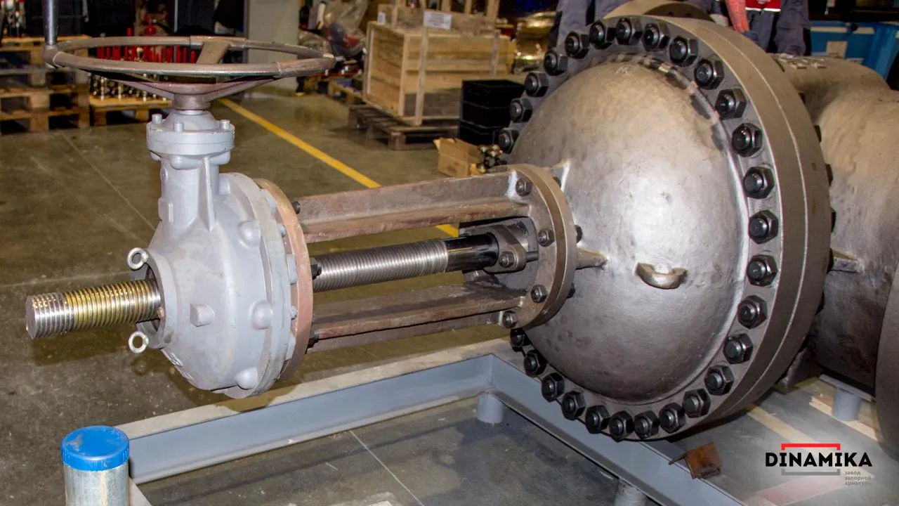 Задвижка клиновая с выдвижным шпинделем